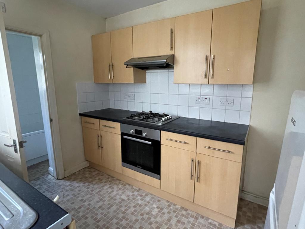 Lot: 16 - DETACHED HOUSE IN NEED OF IMPROVEMENT -